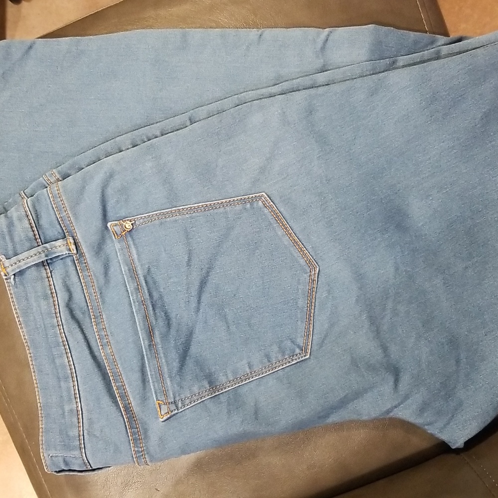 Rachel Roy light wash jeans